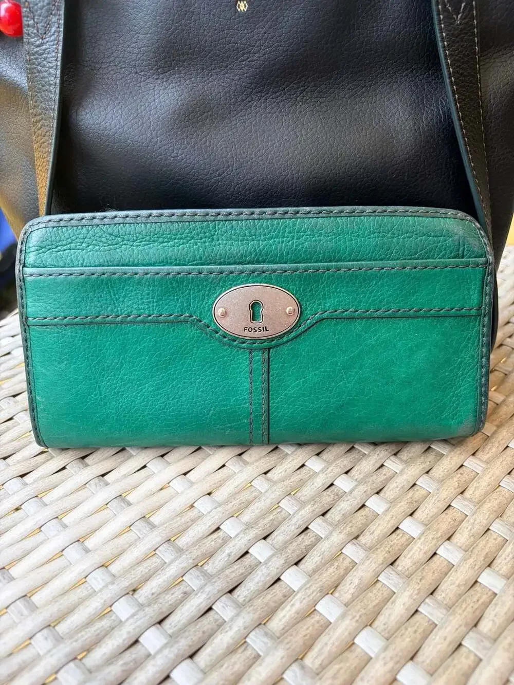 Fossil Maddox Leather Keyhole Zip-Around Long Wallet